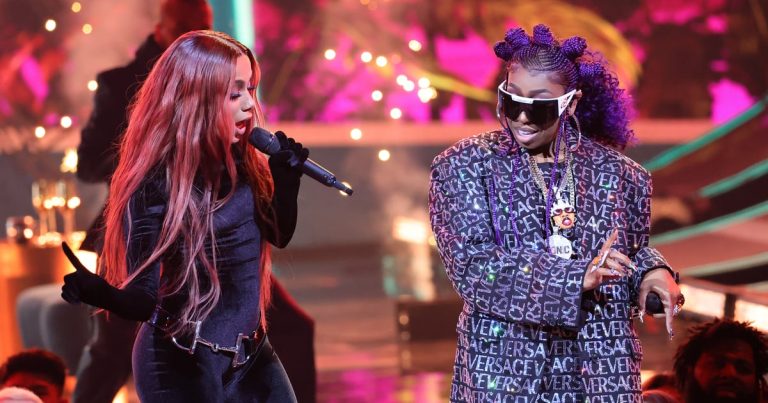 Watch the 2022 AMAs Performances | Movies